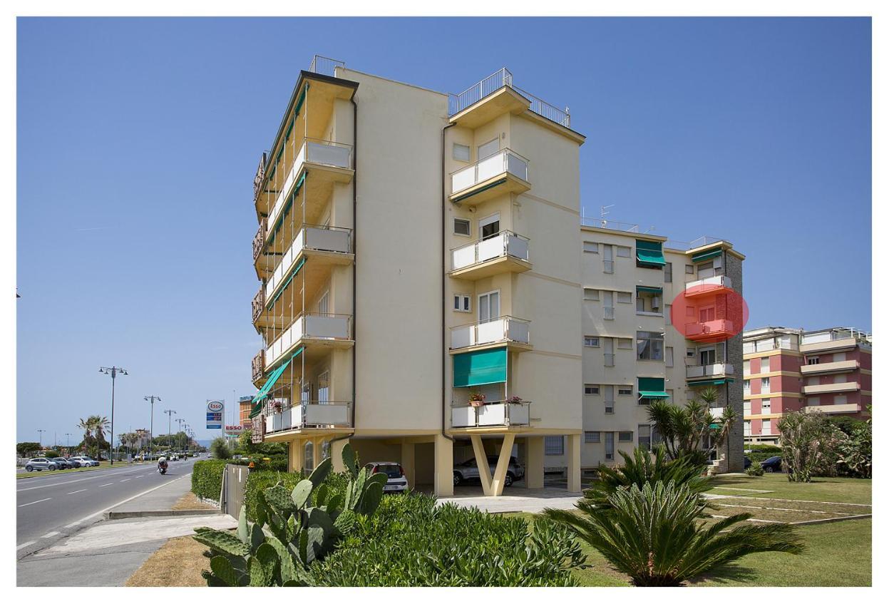 Casa Gorgone, Seafront Flat! Apartment Viareggio Exterior photo