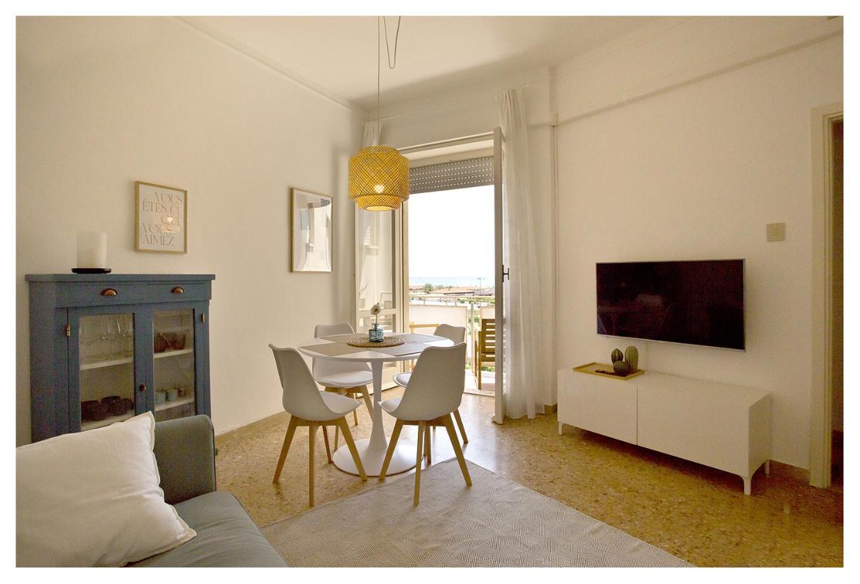 Casa Gorgone, Seafront Flat! Apartment Viareggio Exterior photo